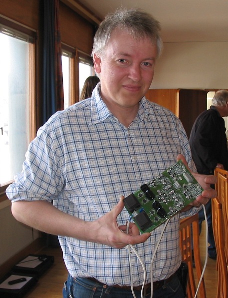 Per-Anders Sjöström holding an ultra high performance headphone amplifier, QRV08 with super regulators